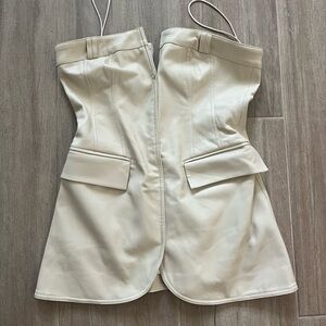 ALEXIS

Elegant Cream Strapless Dress